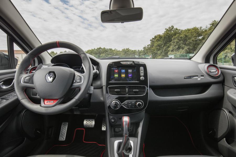 Торпедо Renault Clio R.S. 220 Trophy 2016 года  (фото 12 из 25)